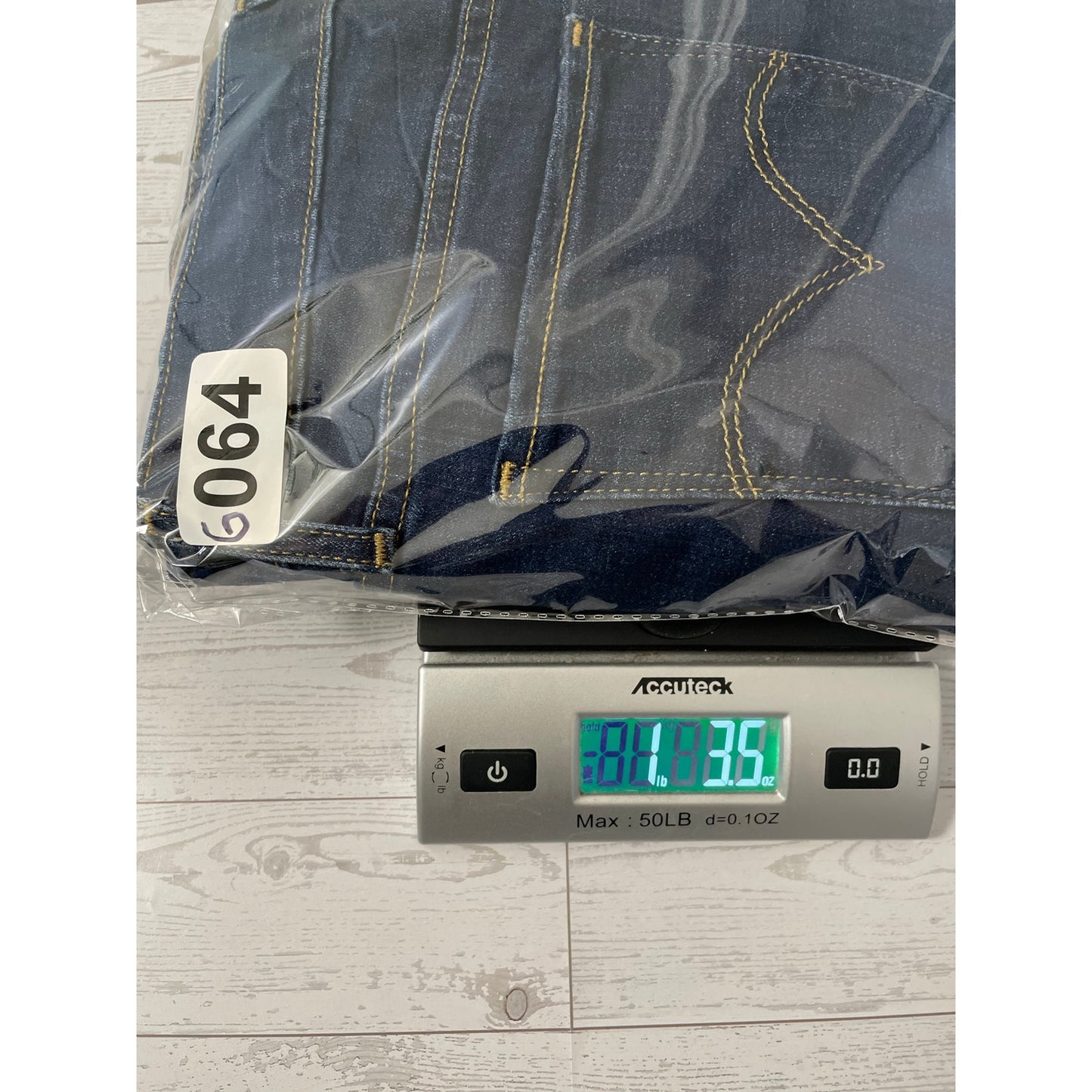 Levis 711 Skinny Womans Denim Medium Wash Jeans Size 29