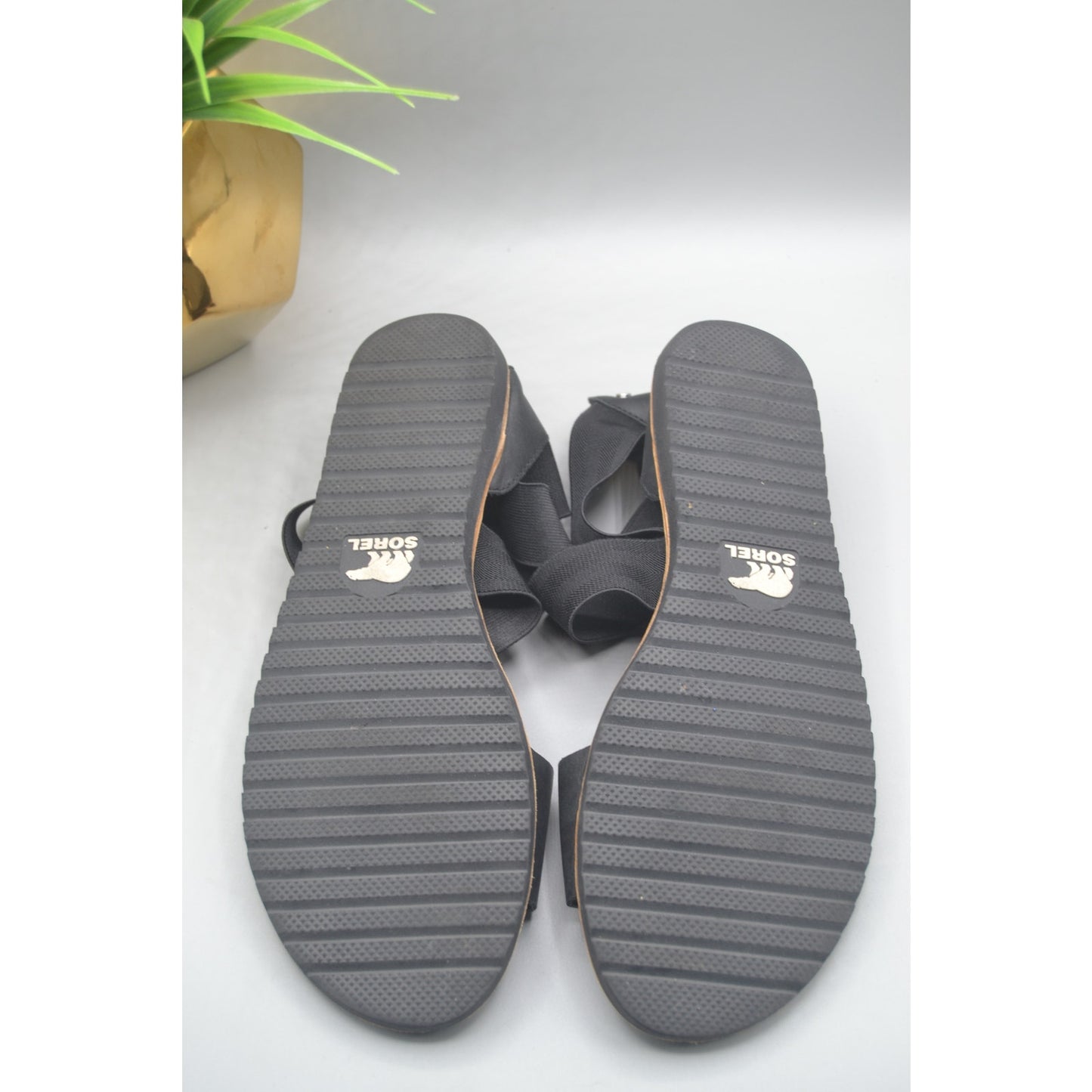 Black Sorel Ella III Size 11 Preloved Leather Flat Sandals With Stretchy Strap