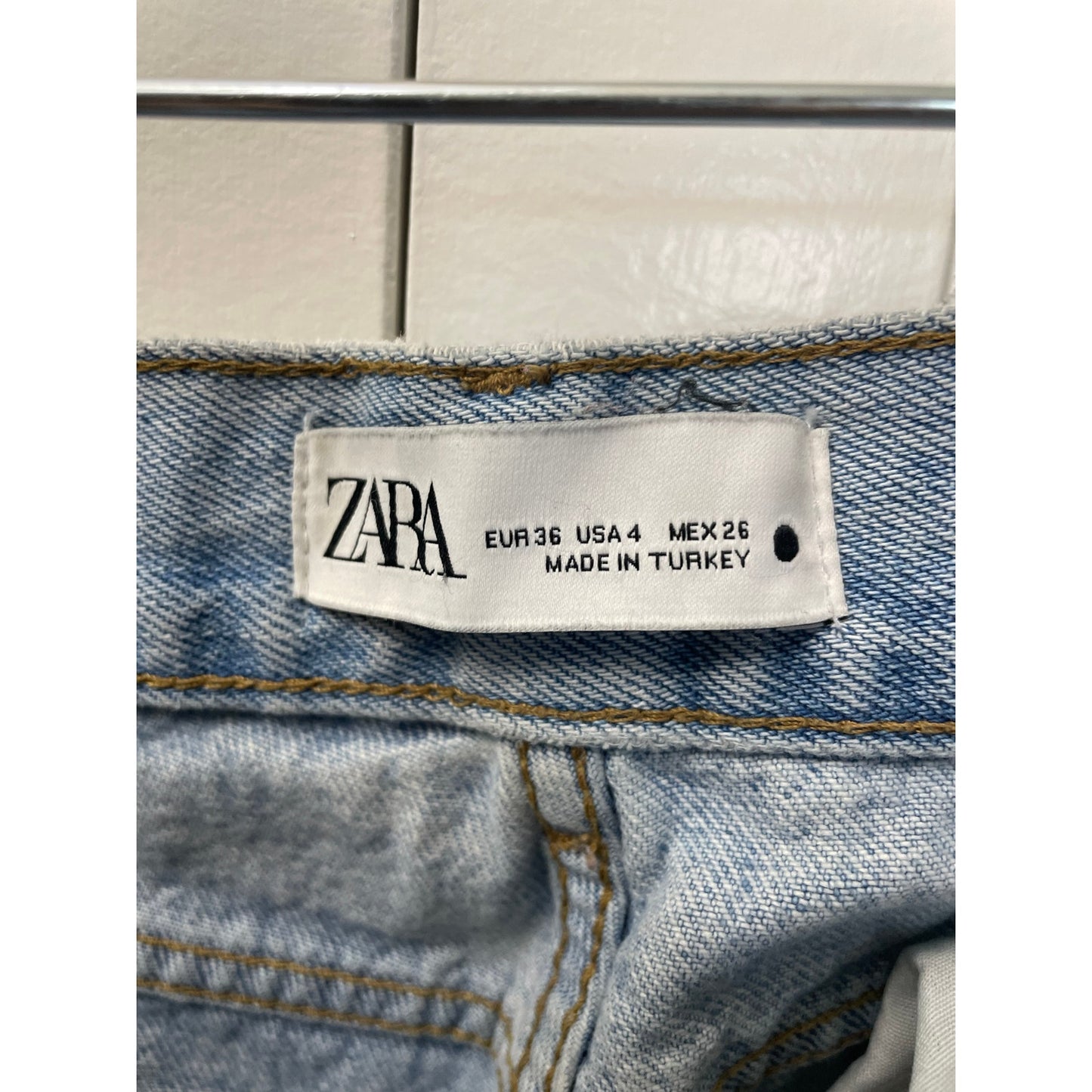 Zara Womans Light Wash Straight Denim Jeans Size 4