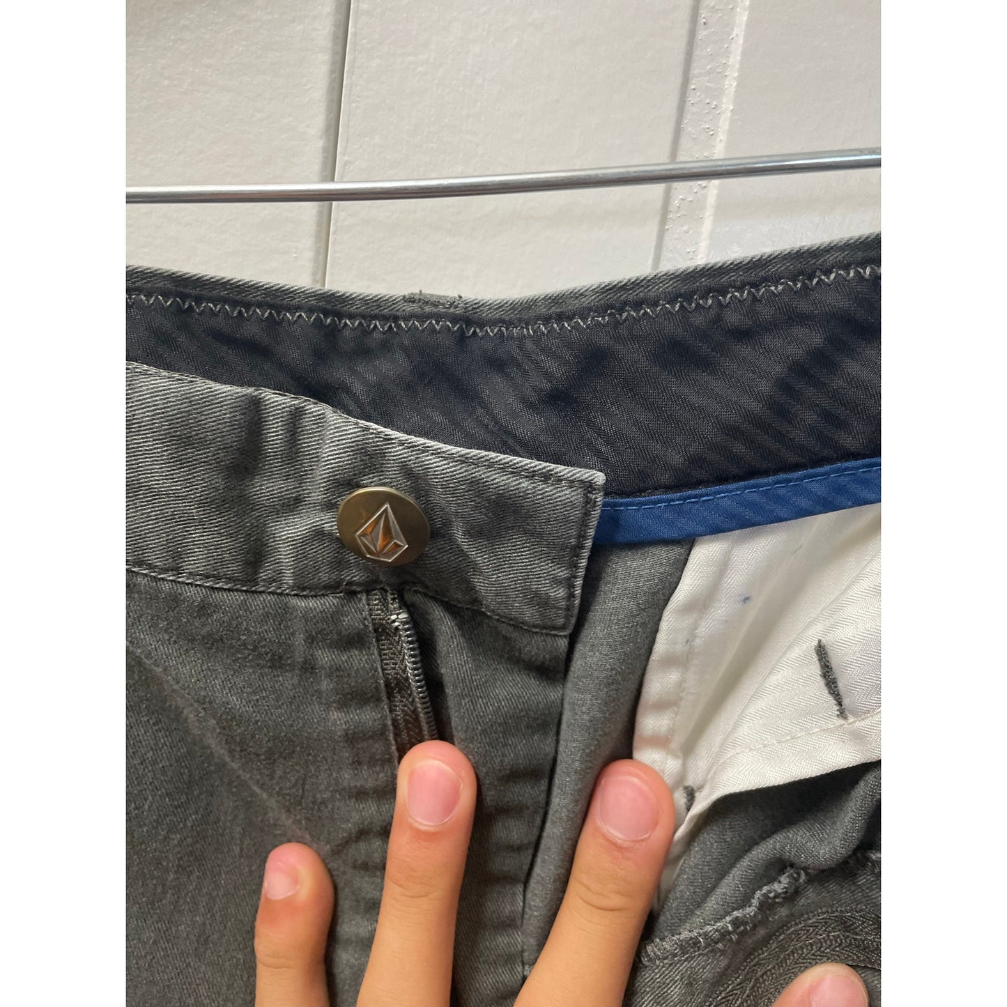 Volcom Mens Grey Shorts Size 33