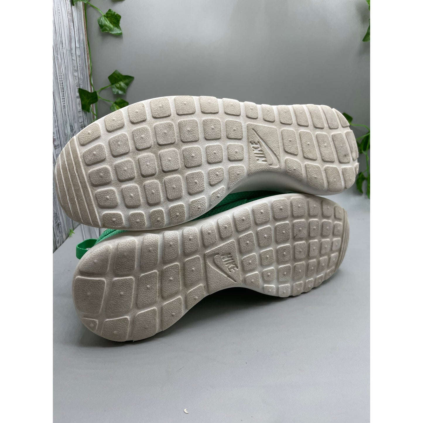 Nike Roshe Run 'Gamma Green' Men’s Athletic Running Shoes Sneakers 9.5