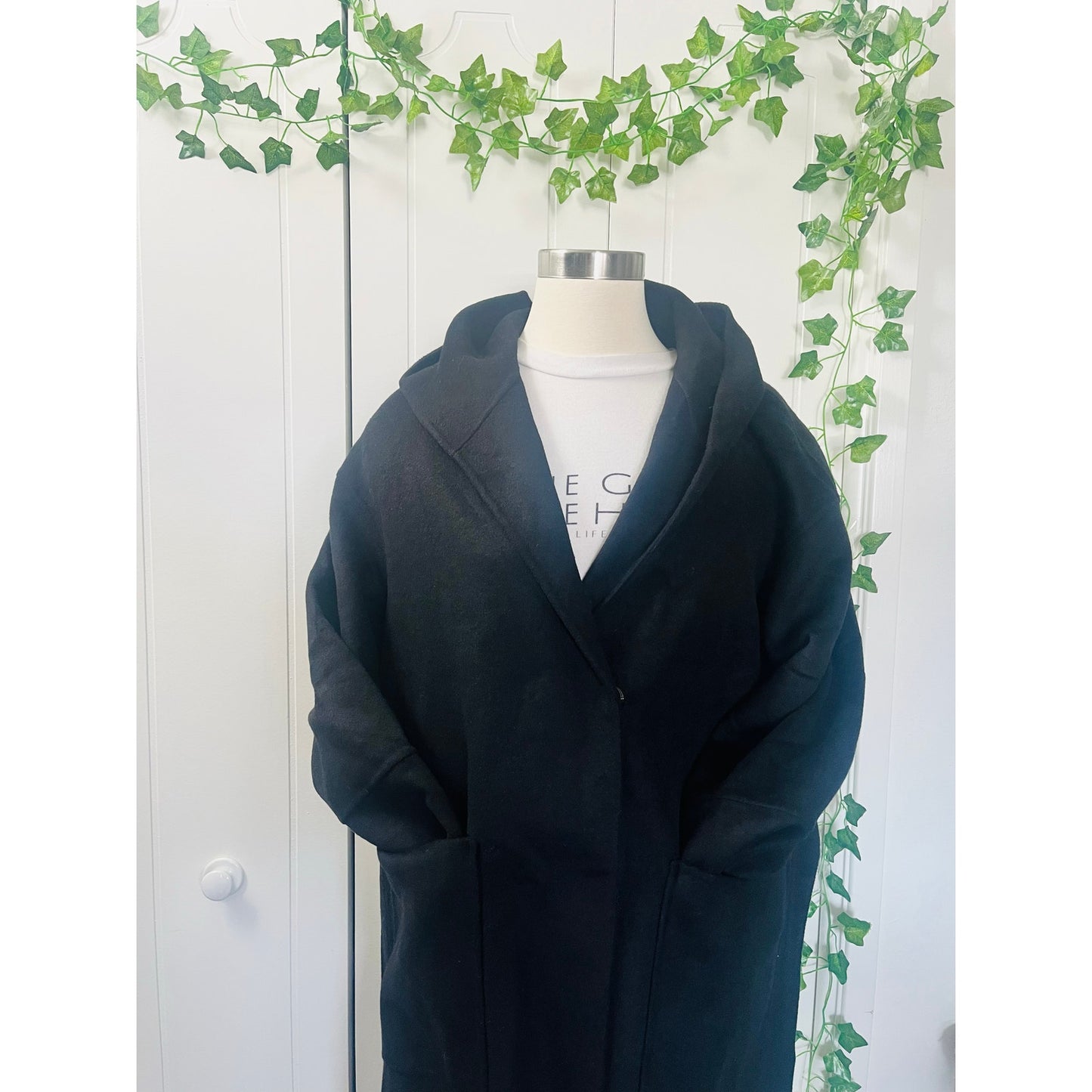 Belle & Bloom Walk This Way Women’s Black Wool Coat w/Hood Size Large MSRP $255.00