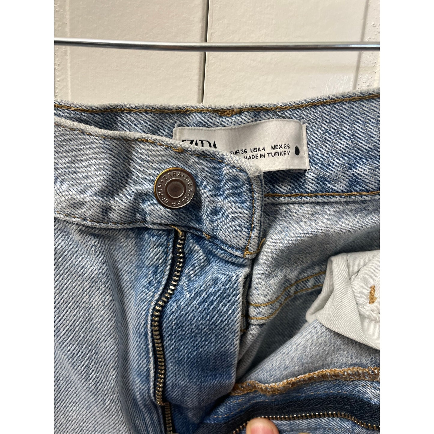 Zara Womans Light Wash Straight Denim Jeans Size 4