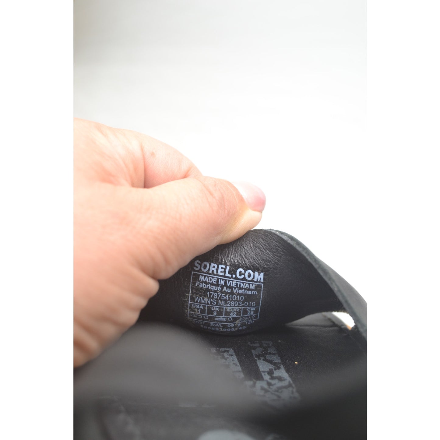 Black Sorel Ella III Size 11 Preloved Leather Flat Sandals With Stretchy Strap