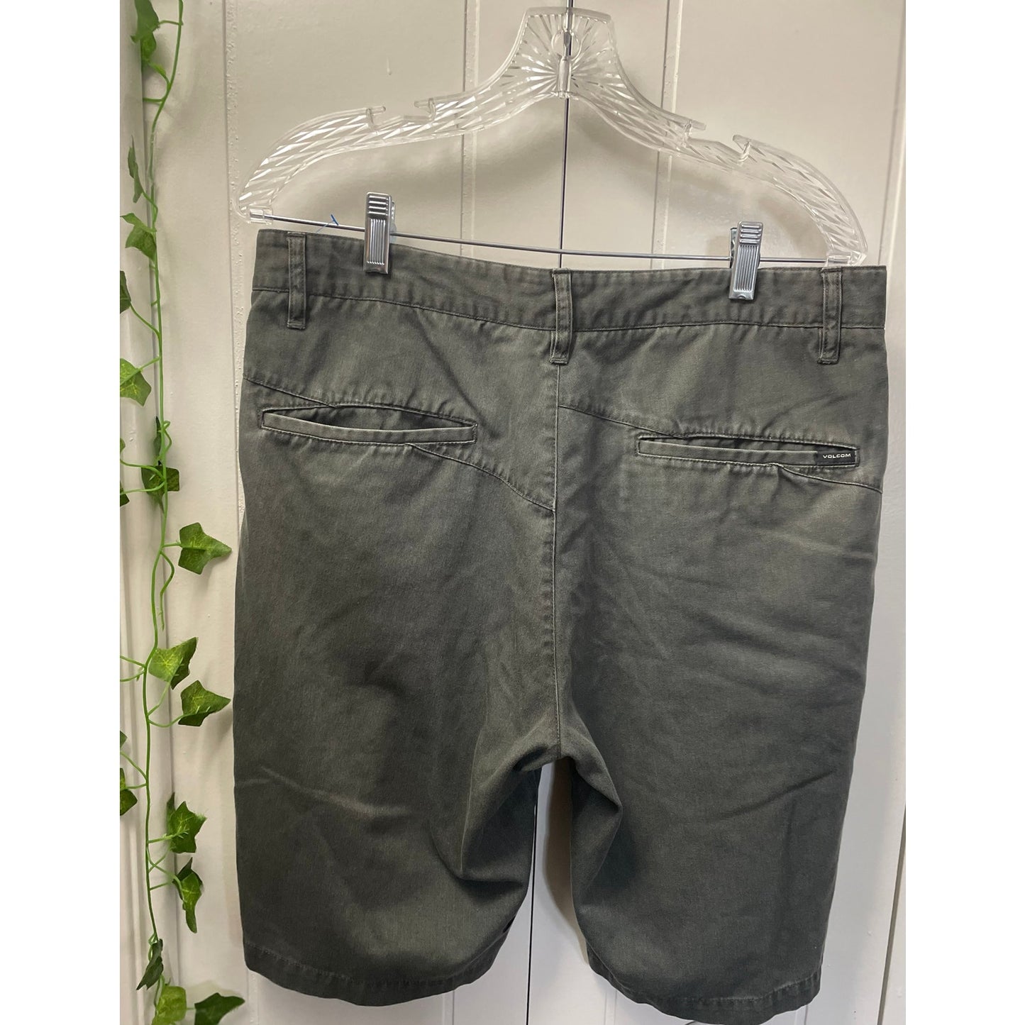 Volcom Mens Grey Shorts Size 33