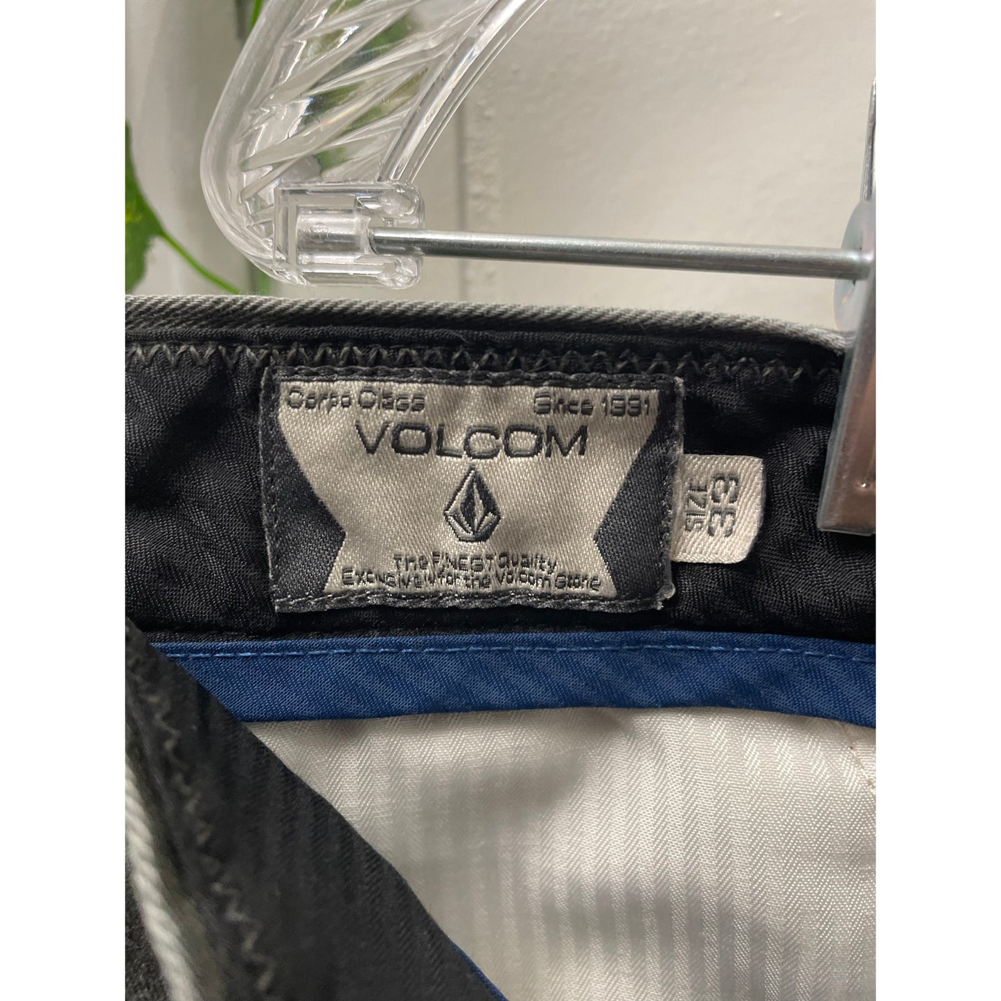 Volcom Mens Grey Shorts Size 33