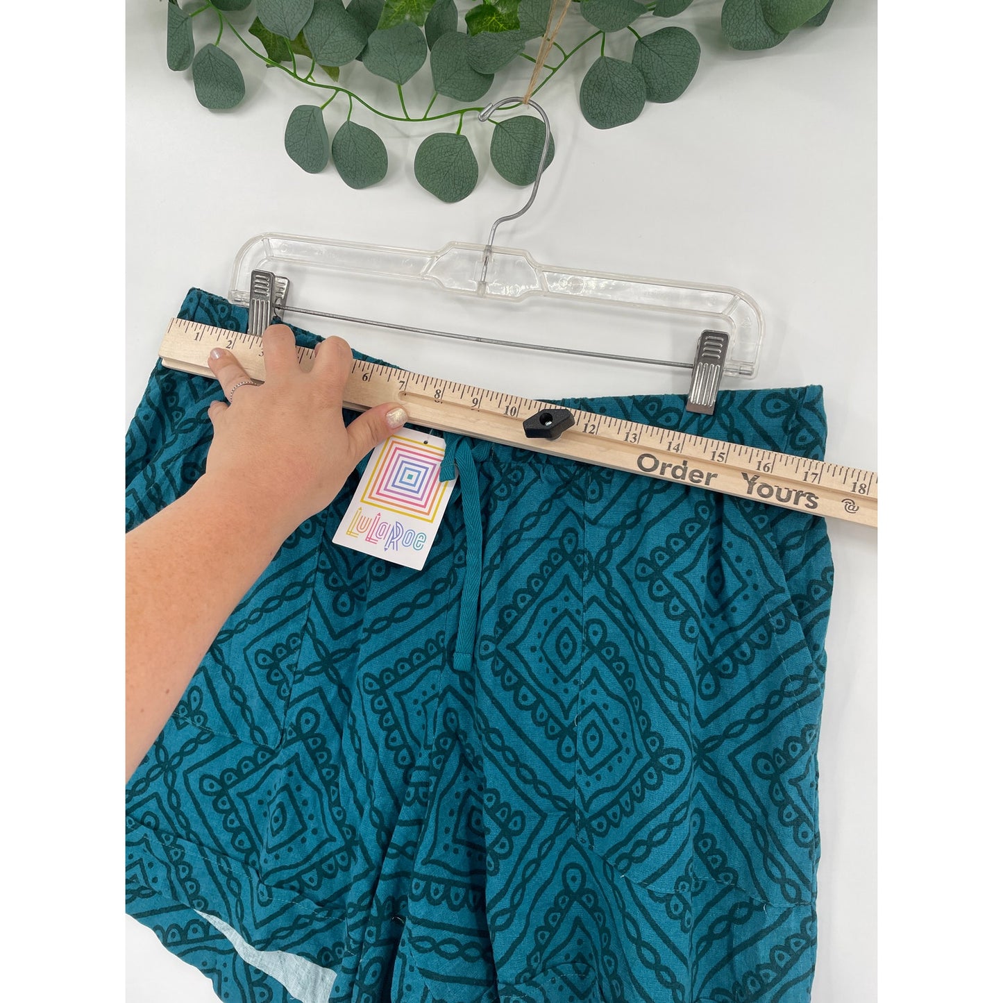LulaRoe NWT Womans Teal Jessica Shorts Stretch Waist Large