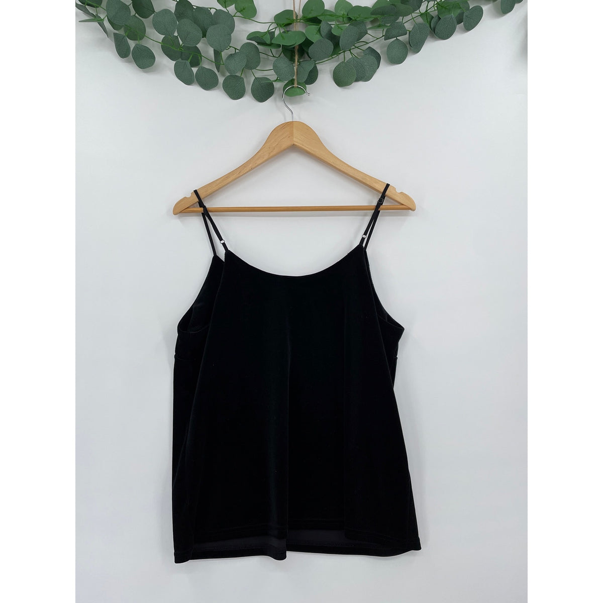 A New Day Minimalist Black Scoop Camisole Tank Med