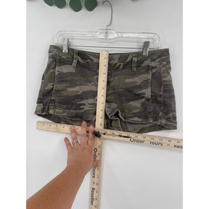 Express Woman Camo Mid-Rise Button-fly Zipper Y2K Shortie Shorts Size 6