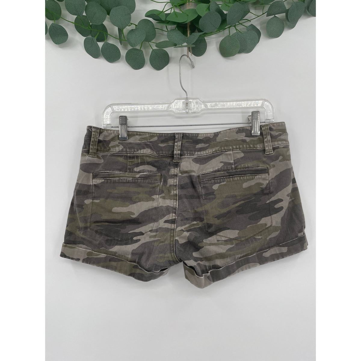 Express Woman Camo Mid-Rise Button-fly Zipper Y2K Shortie Shorts Size 6