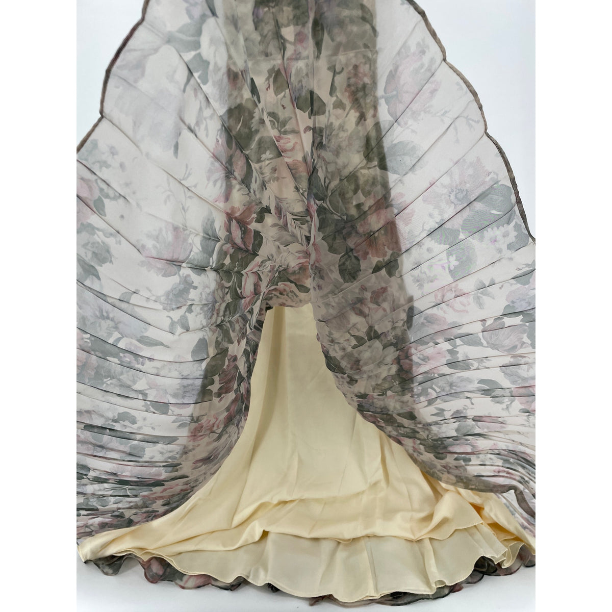 Lulus NWT Most Beautiful Day Multi Floral Print Organza Organza Maxi Gown Small
