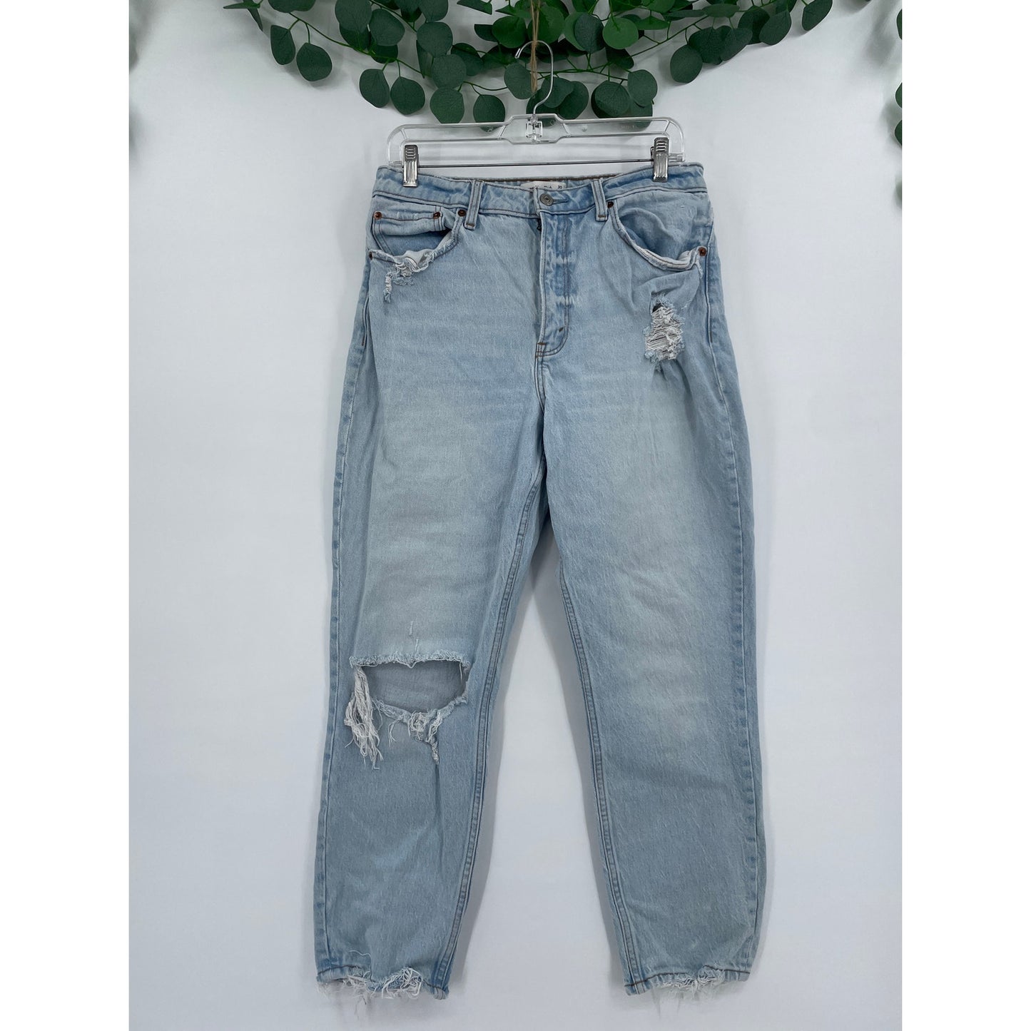 Abercrombie & Fitch The Mom High Rise Curve Love Light Wash Denim Jeans Size 30