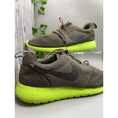 Nike Men’s Grey & Lime Green Roshe Run Athletic Shoes 9.5