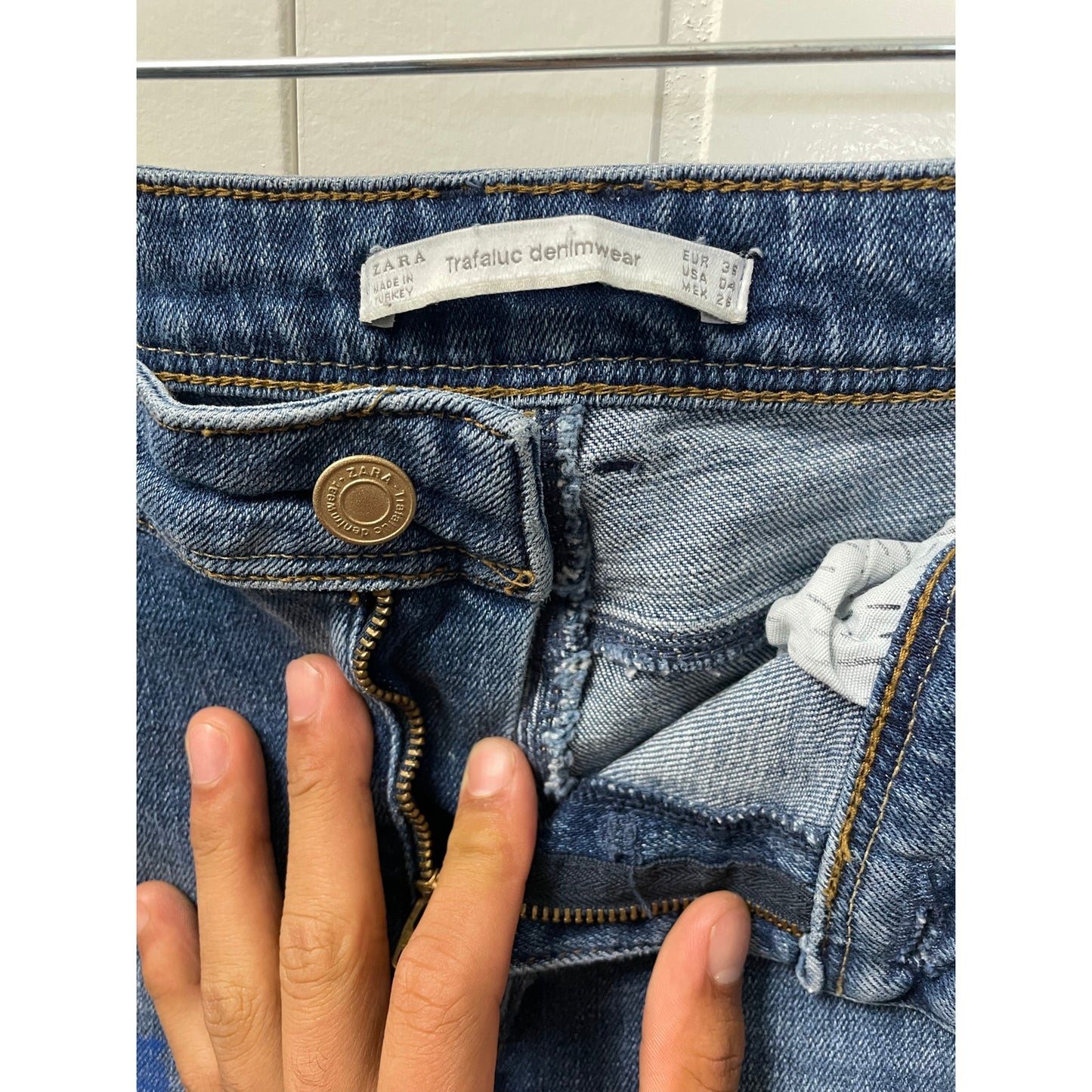Zara Distressed Paint Splattered Light Wash Womans Jeans SZ4