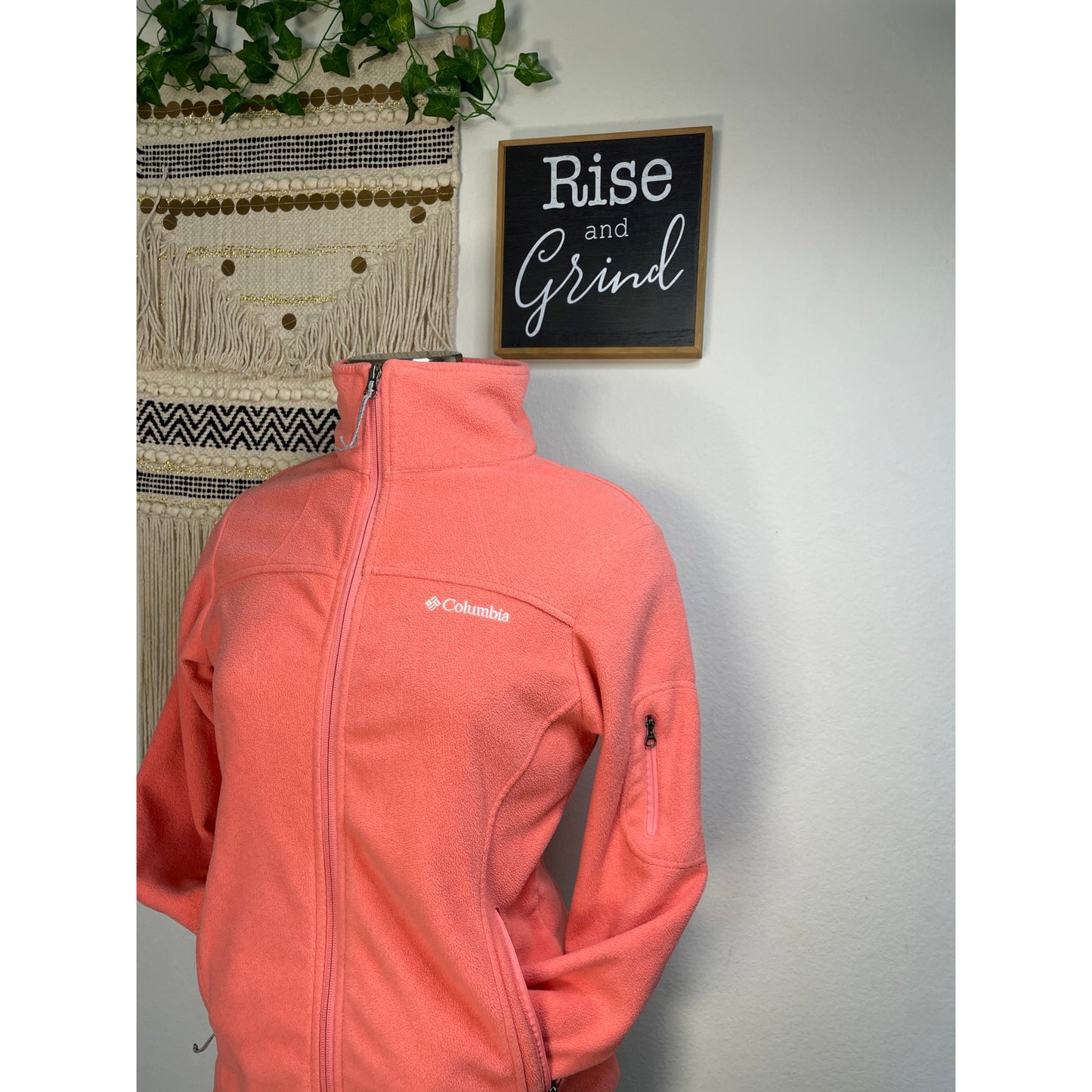 Columbia Woman’s Coral Full-zip Light Weight Warm Fleece Sweater M