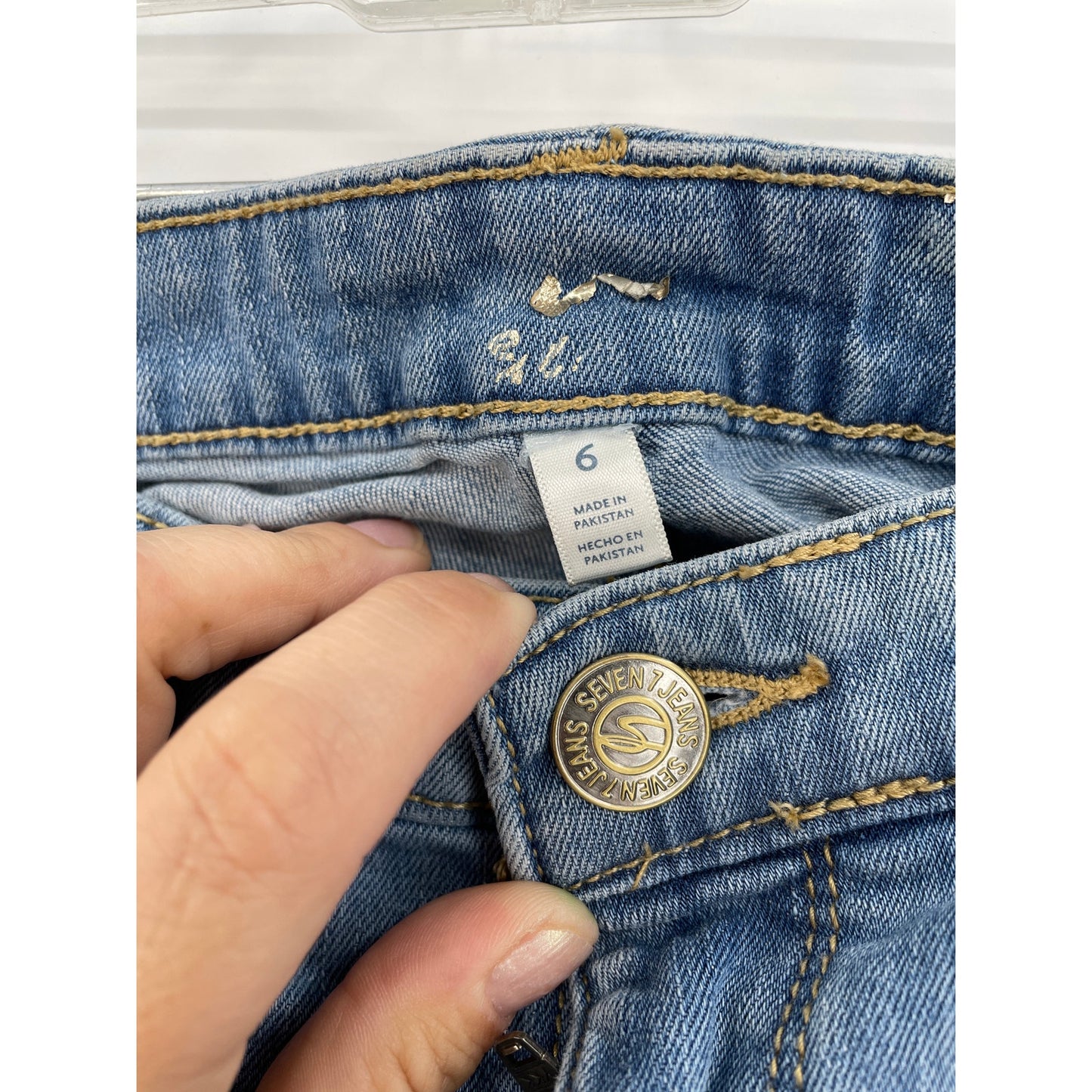 Seven7 Woman's Denim Weekend Shorts Raw Hem Size 6