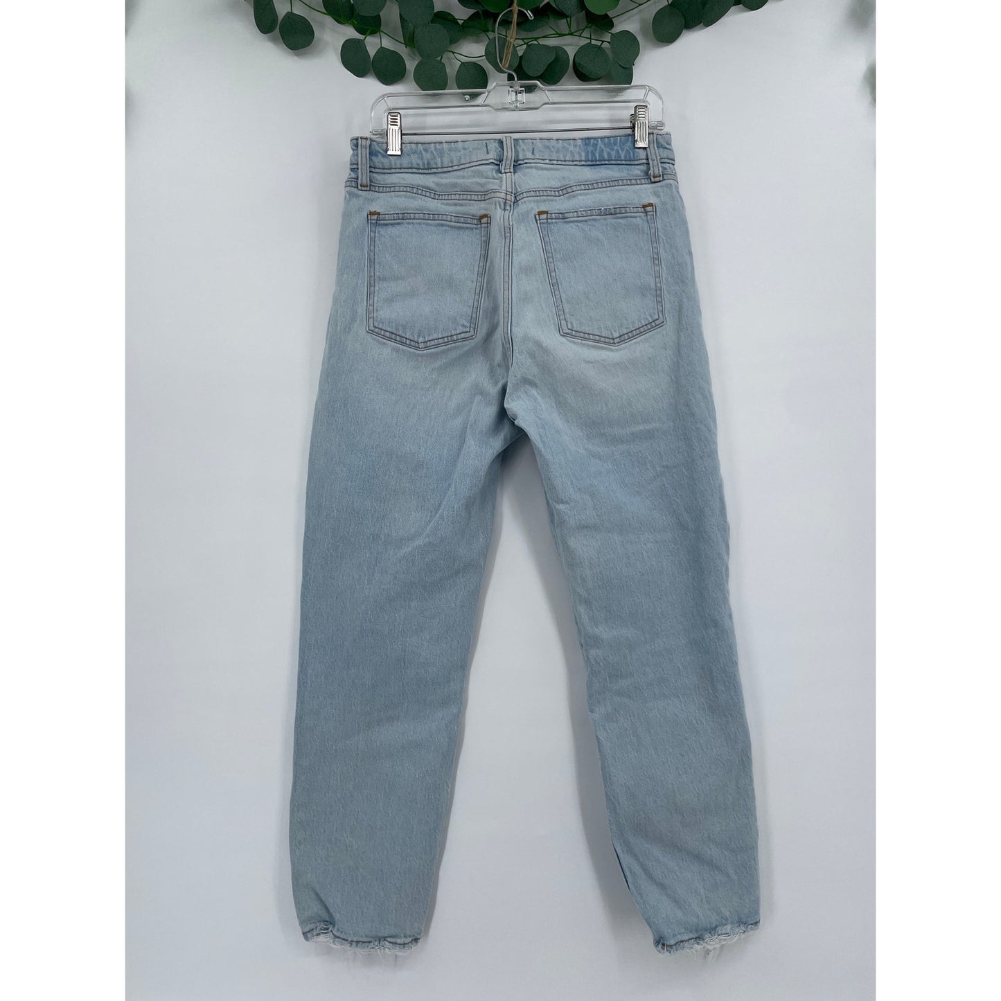 Abercrombie & Fitch The Mom High Rise Curve Love Light Wash Denim Jeans Size 30