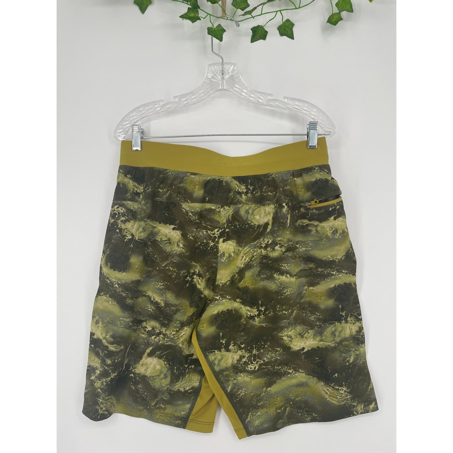 Lululemon Mens T.H.E Linerless Green Large Shorts