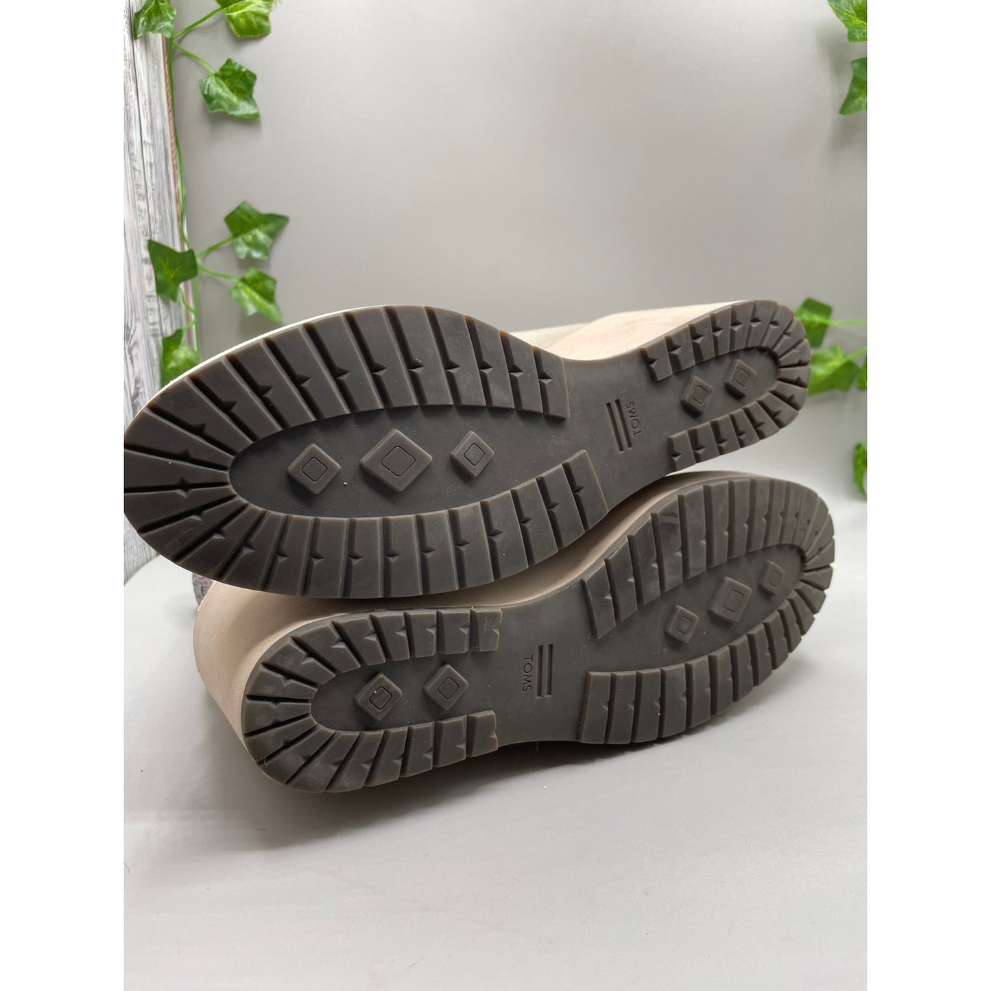 New Toms Wedge Lace Up Tan Woman’s Platform Boots 8