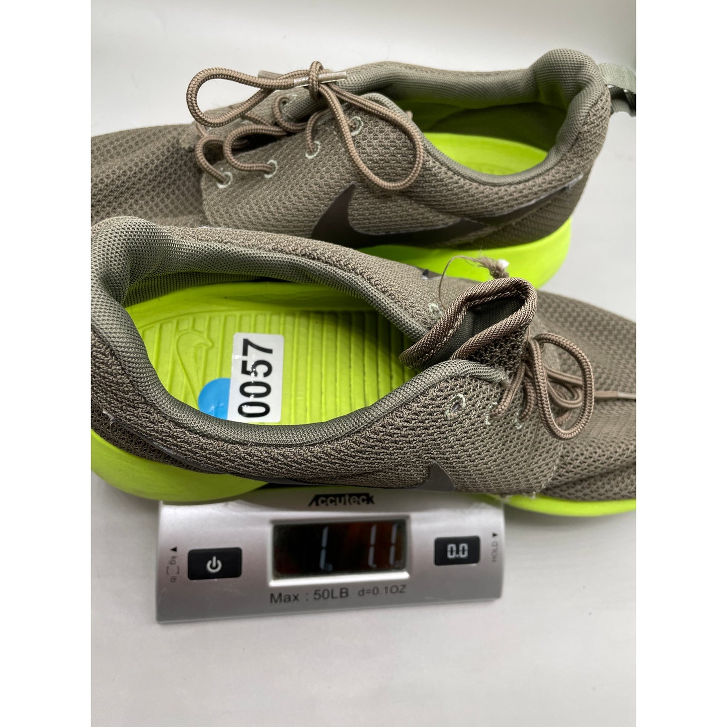 Nike Men’s Grey & Lime Green Roshe Run Athletic Shoes 9.5