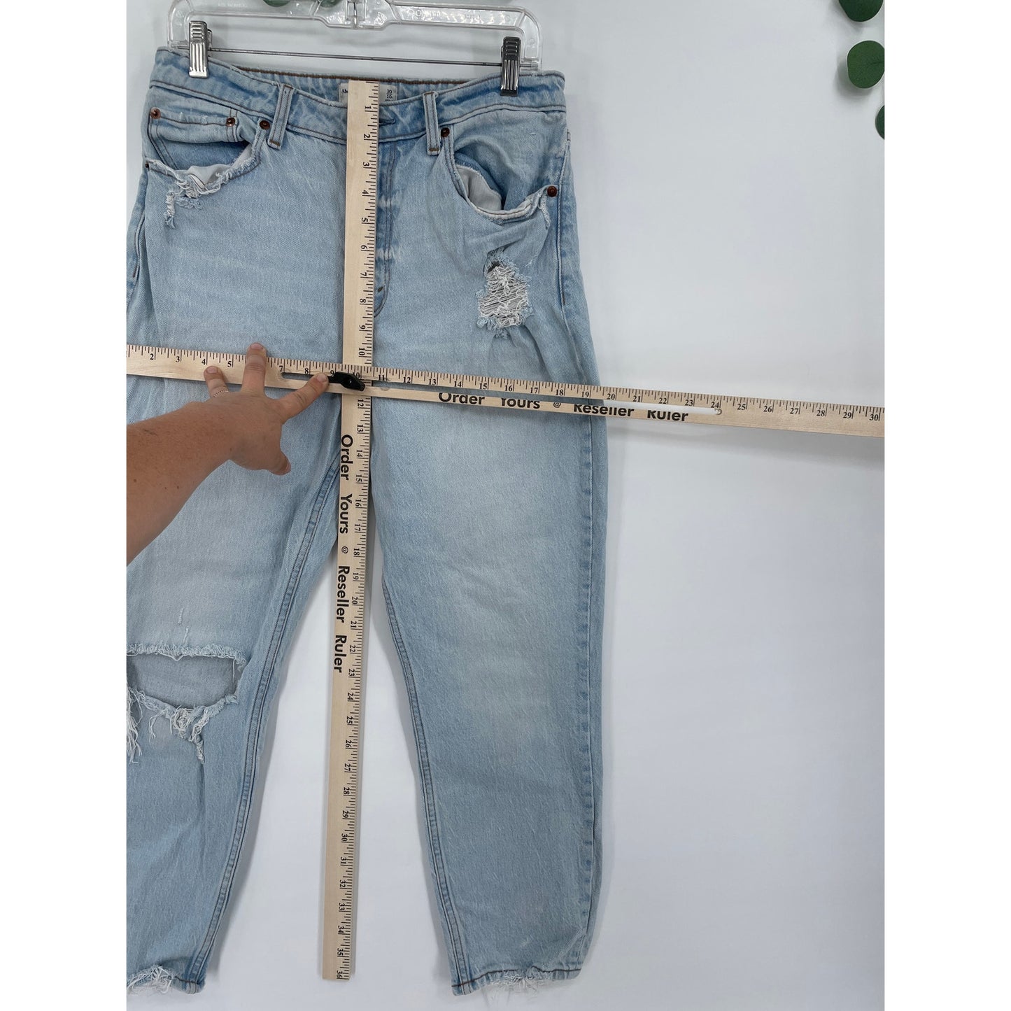 Abercrombie & Fitch The Mom High Rise Curve Love Light Wash Denim Jeans Size 30