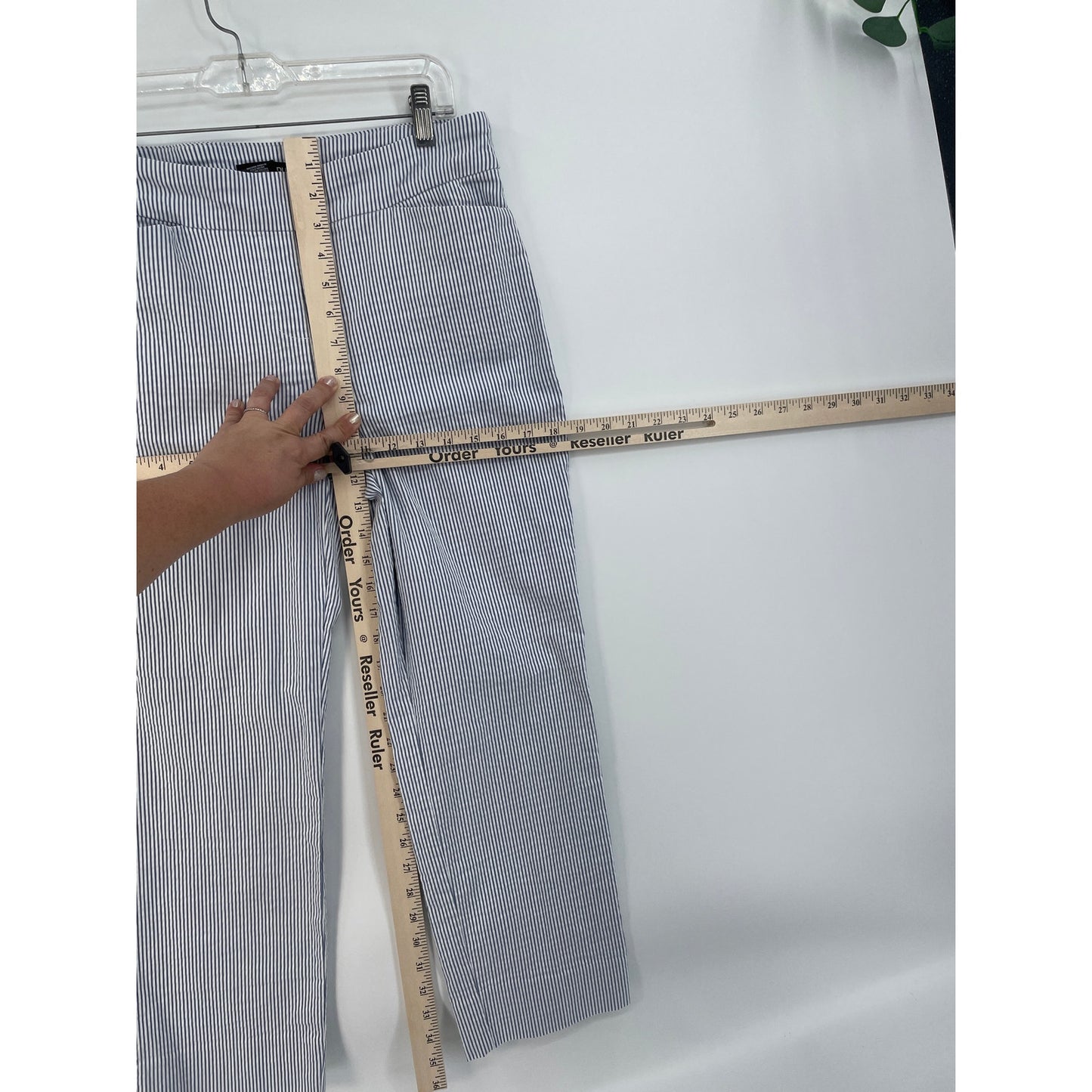 Hilary Radley Womans White Blue Stripe Ankle Pull On Pants Med