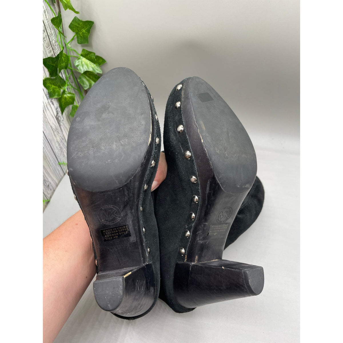 Micheal Kors Silver Studded Suede Faux Fur Lined Black Pull-On Clog Boots Size 6 Med