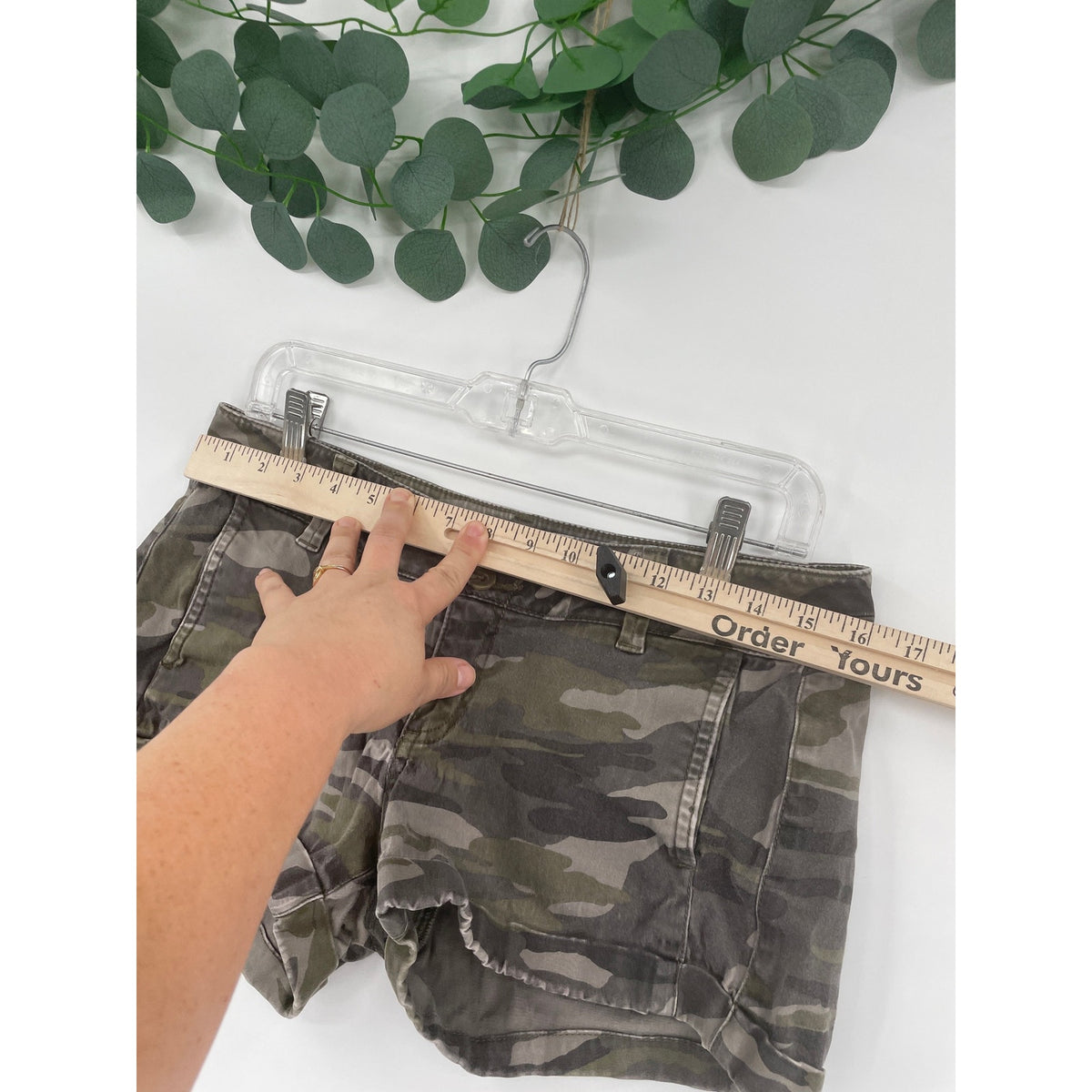 Express Woman Camo Mid-Rise Button-fly Zipper Y2K Shortie Shorts Size 6