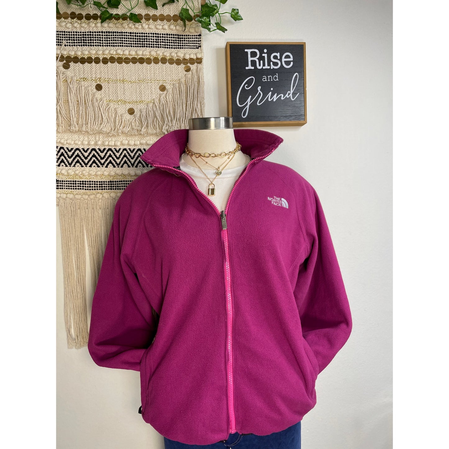 The North Face Magenta Woman’s Fleece Zipper Sweater L