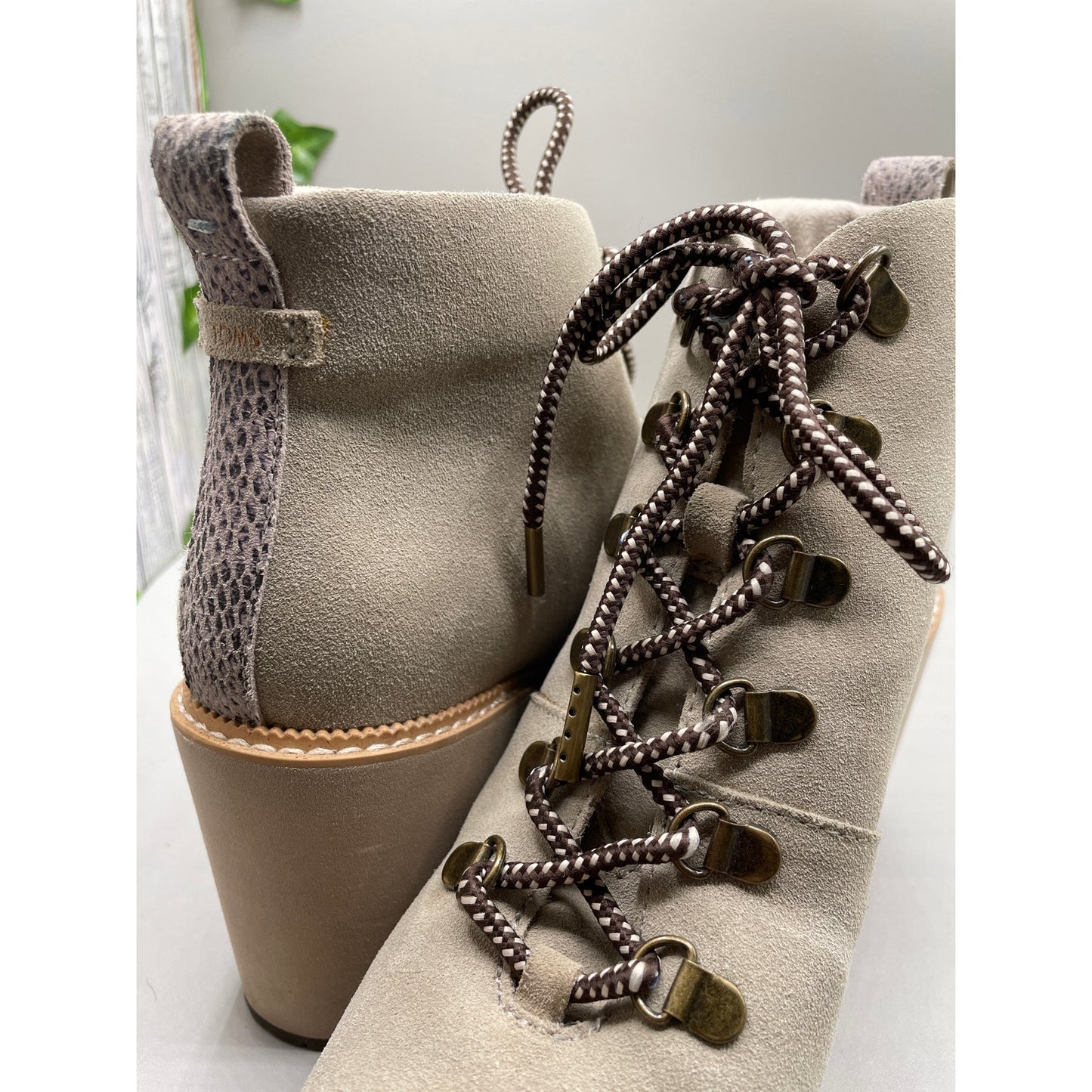 New Toms Wedge Lace Up Tan Woman’s Platform Boots 8