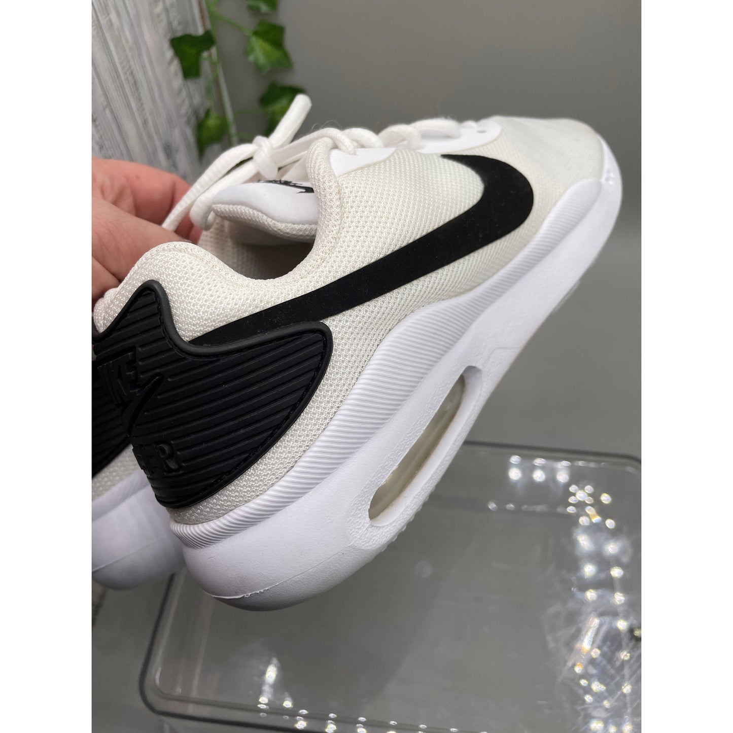 Nike Air Max Oketo Woman’s Athletic White Running Shoes Sneakers 8