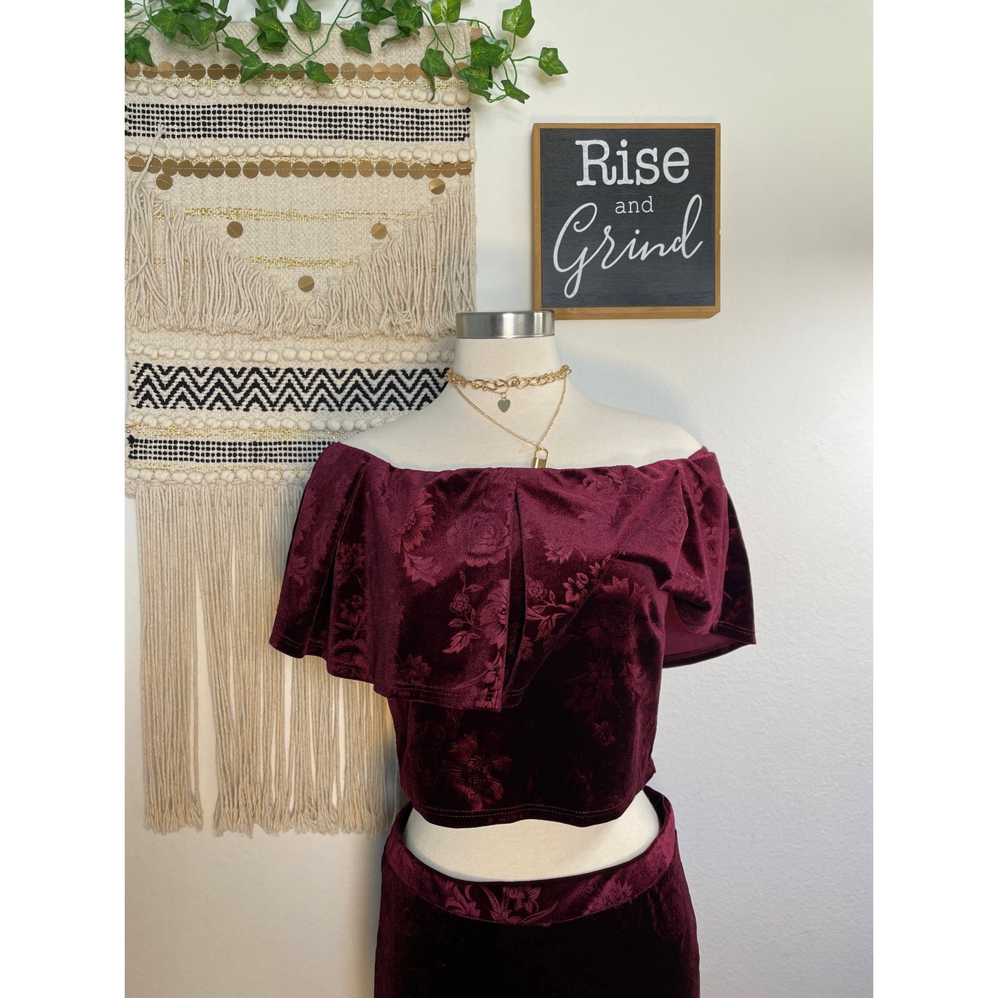 Vintage NWT Womans Dead Stock Y2k Burgundy Velour Off the Shoulder Crop Top Pant Set L