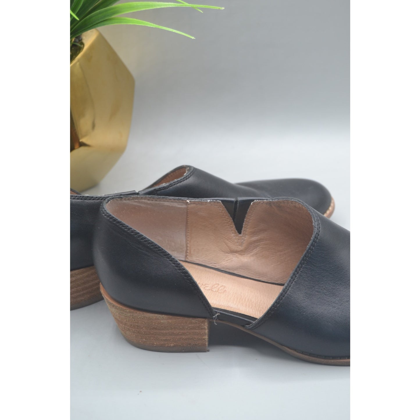 Madewell Leather Asymmetrical Woman’s Black Flat Size 8