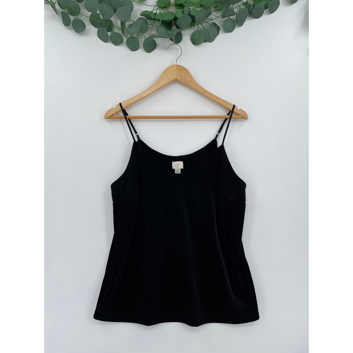 A New Day Minimalist Black Scoop Camisole Tank Med