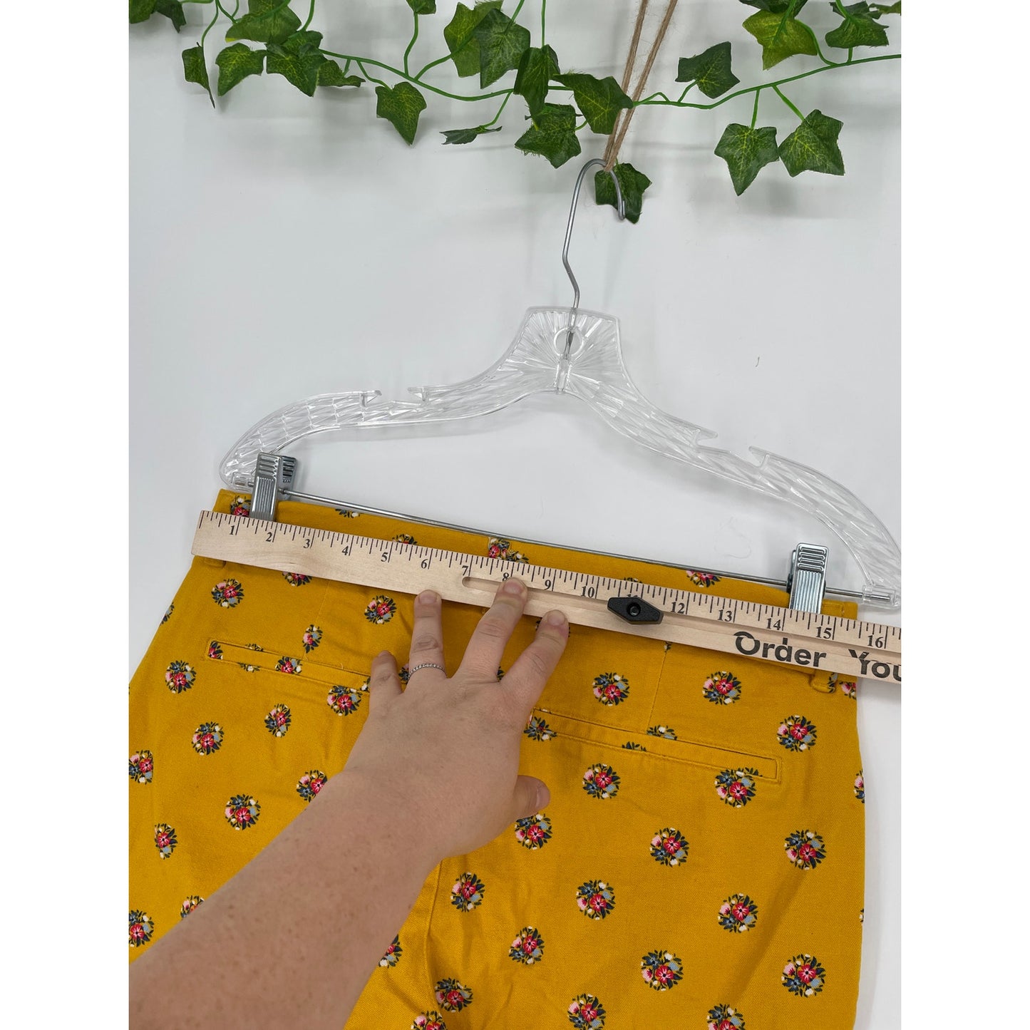 Old Navy Womans Yellow Floral Pixie Ankle Stretch Pant Size 8