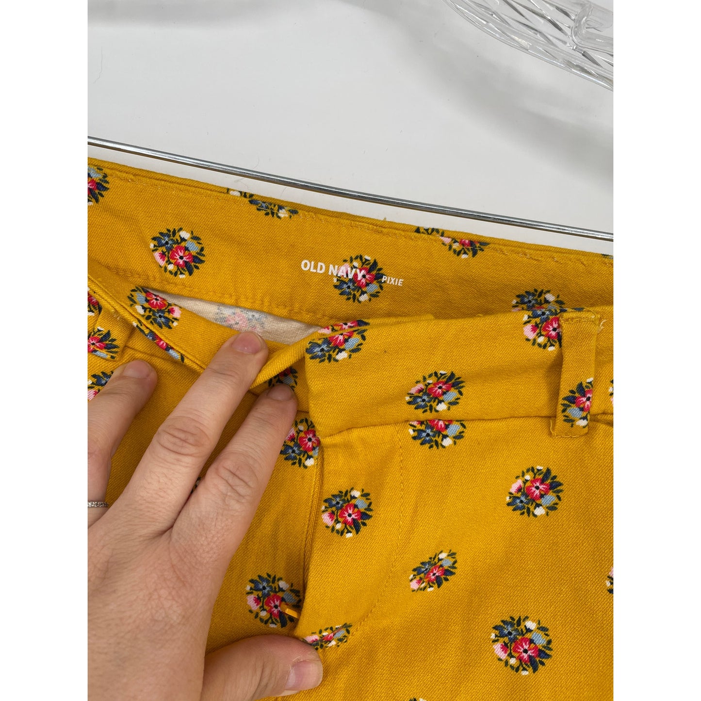Old Navy Womans Yellow Floral Pixie Ankle Stretch Pant Size 8