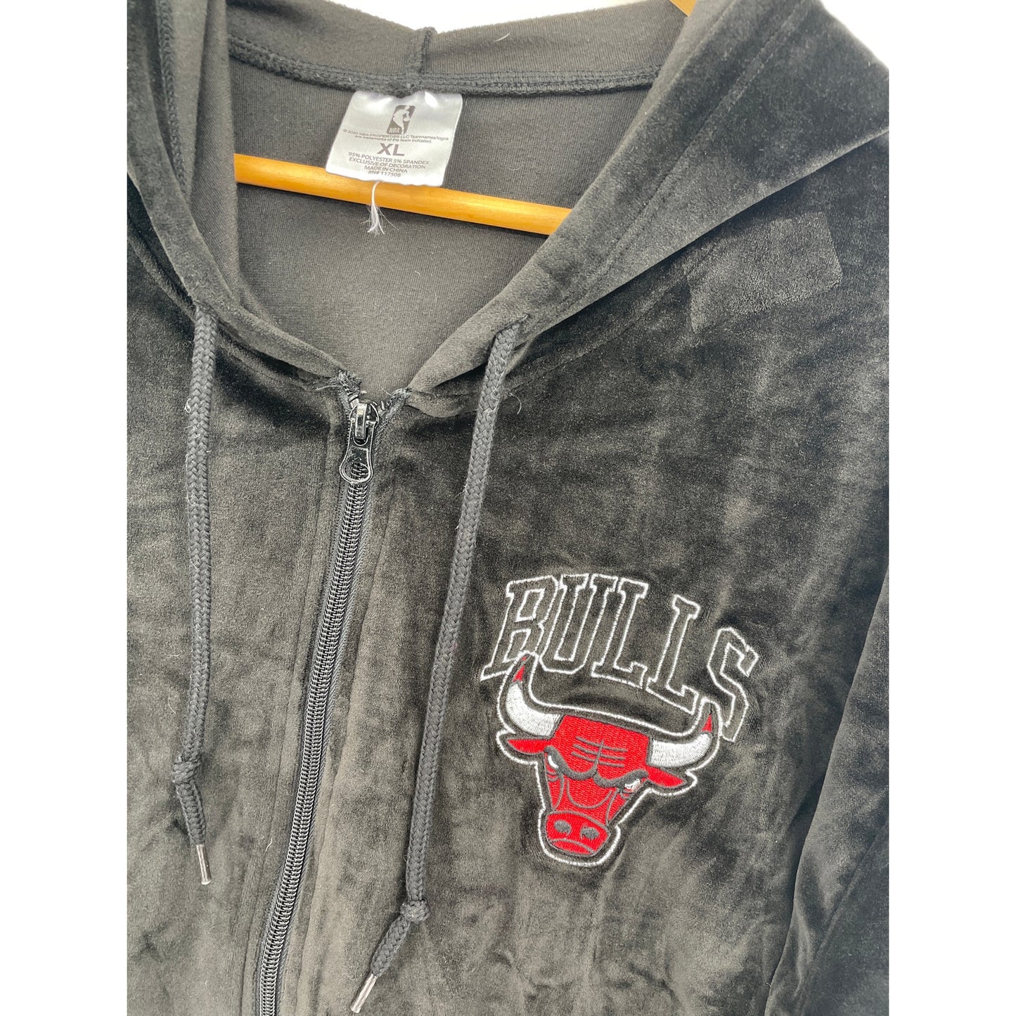 NBA Chicago Bulls Basketball Logo Velour Black Zipper Hoodie XL