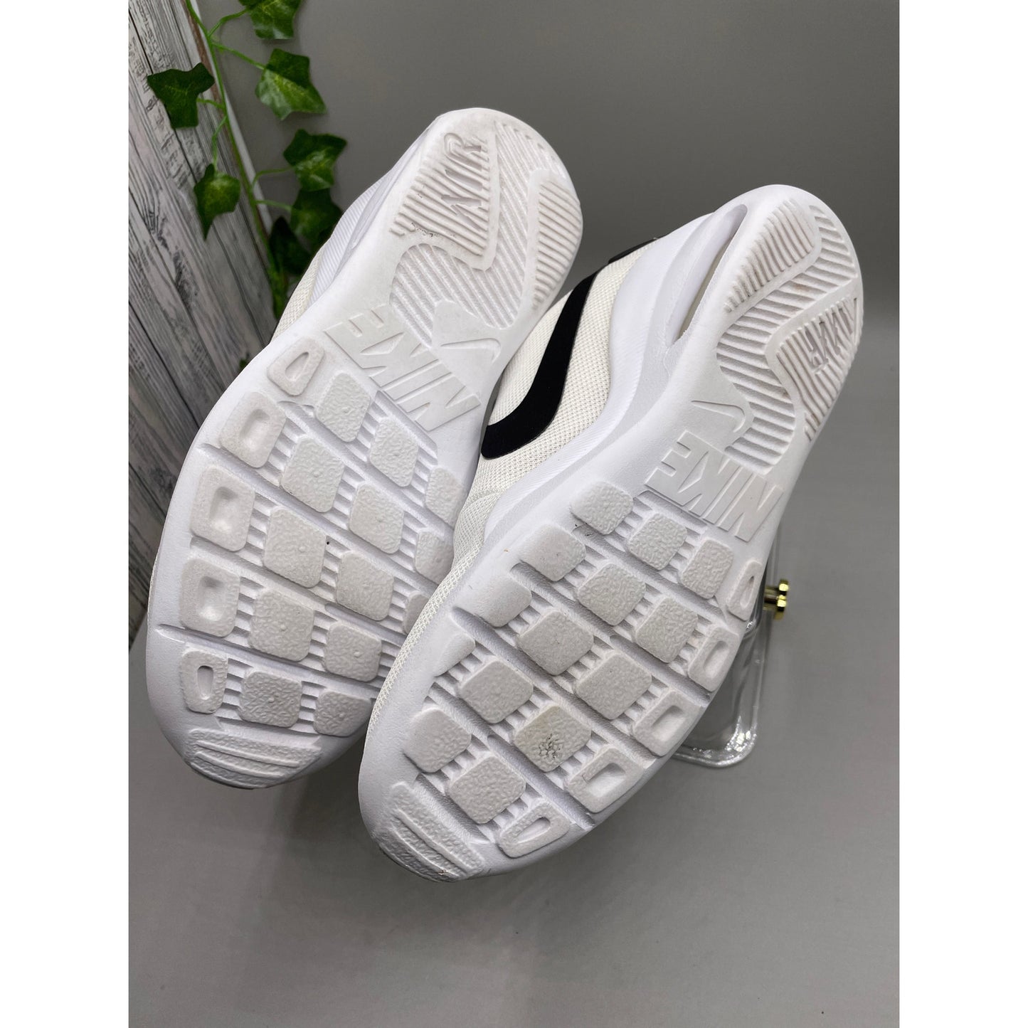 Nike Air Max Oketo Woman’s Athletic White Running Shoes Sneakers 8