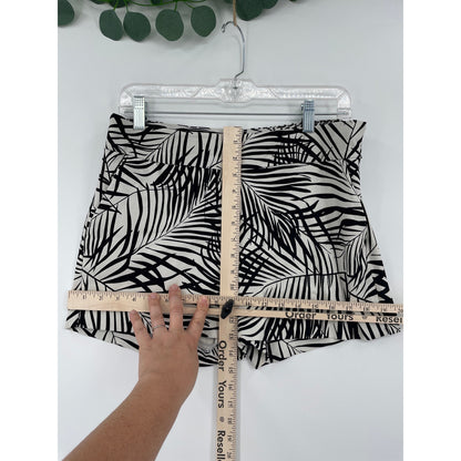 New York & Co Black & White Vacation Shorts Large