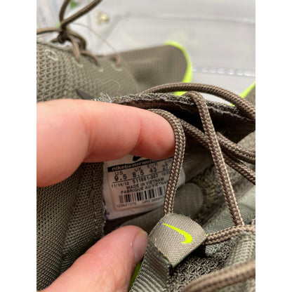 Nike Men’s Grey & Lime Green Roshe Run Athletic Shoes 9.5