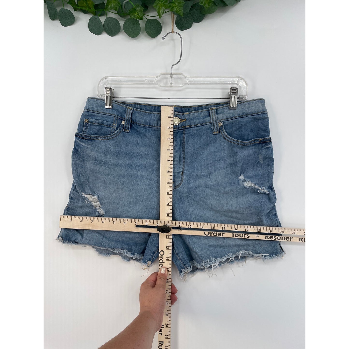 Seven7 Woman's Denim Weekend Shorts Raw Hem Size 6