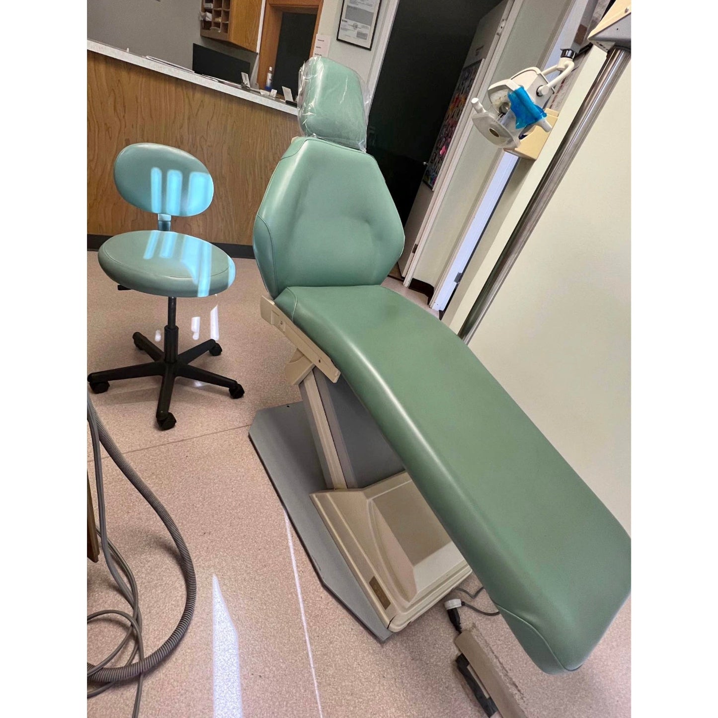 SDS Ortho Hydraulic Patient Chair With Attached Light