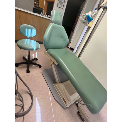 SDS Ortho Hydraulic Patient Chair With Attached Light