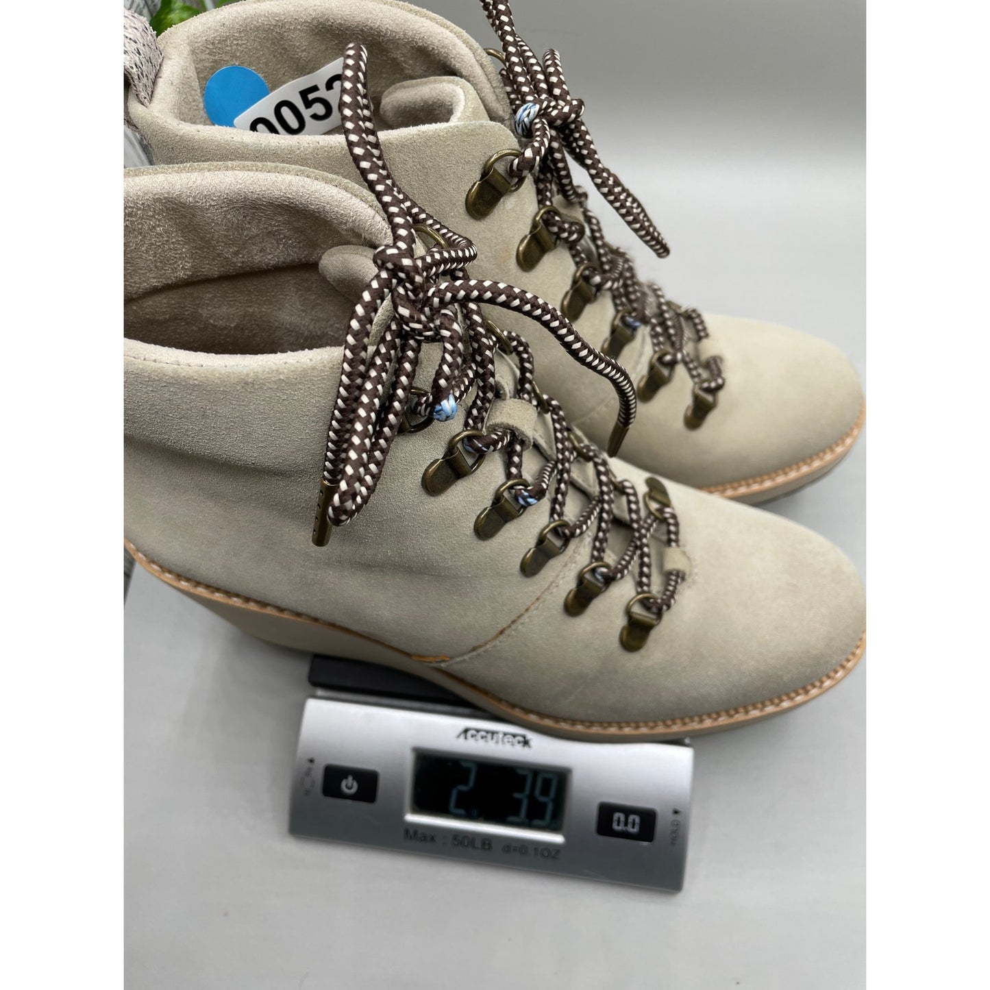 New Toms Wedge Lace Up Tan Woman’s Platform Boots 8