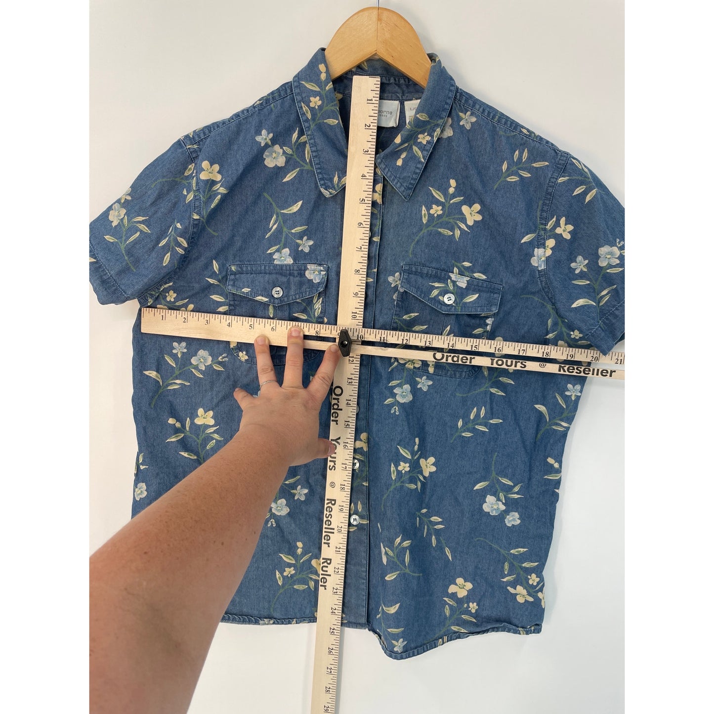 Liz Claiborne Lizwear Jeans Denim Blue 100% Cotton Floral Button Up Size L