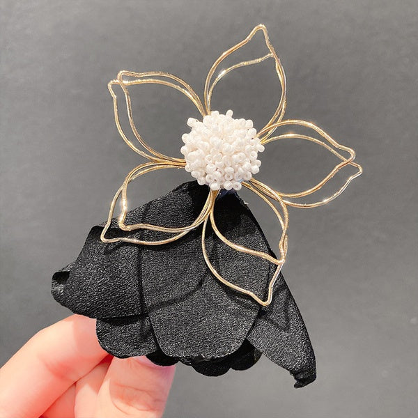 Dainty Flower | Back and Gold Hair Pin